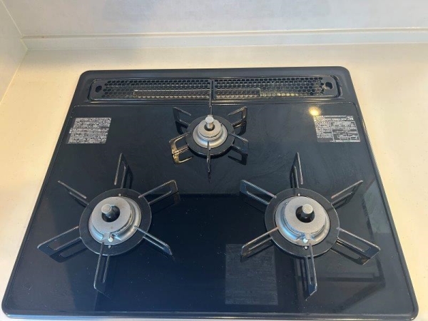 三口ガスコンロ搭載