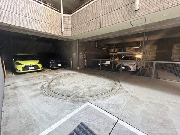 敷地内機械式駐車場を撮影