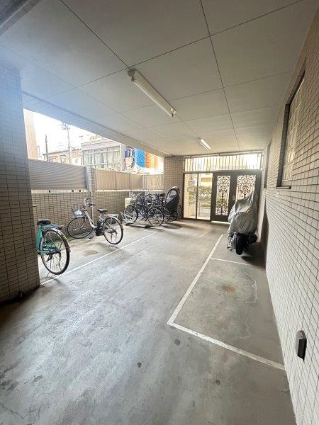 駐輪場、バイク置き場を撮影
