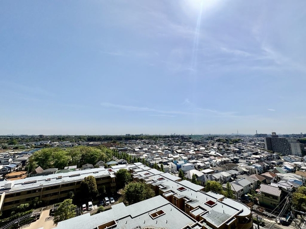 南東側バルコニーからの眺望は毎日の気持ちを明るくします！