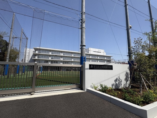 足立区立東綾瀬中学校　徒歩5分（約400ｍ）