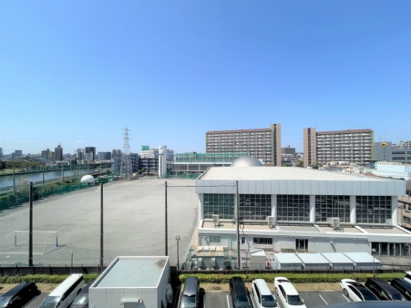 玄関側からの眺望