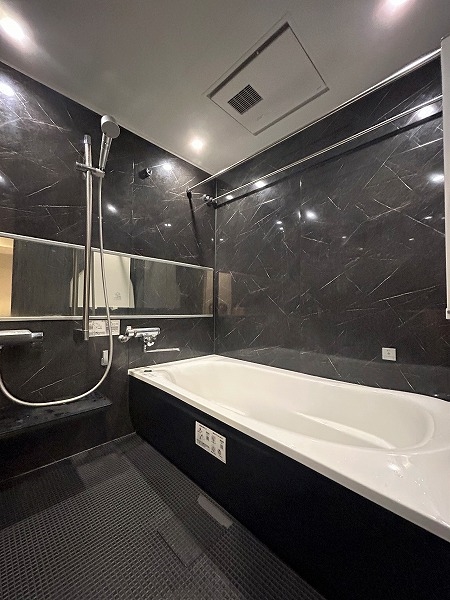 ゆったりとした浴室で、1日の疲れを癒してください