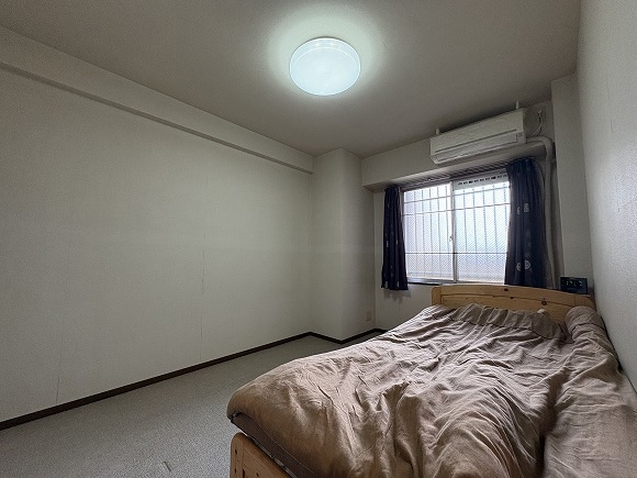 洋室・カーペットフロアでございます