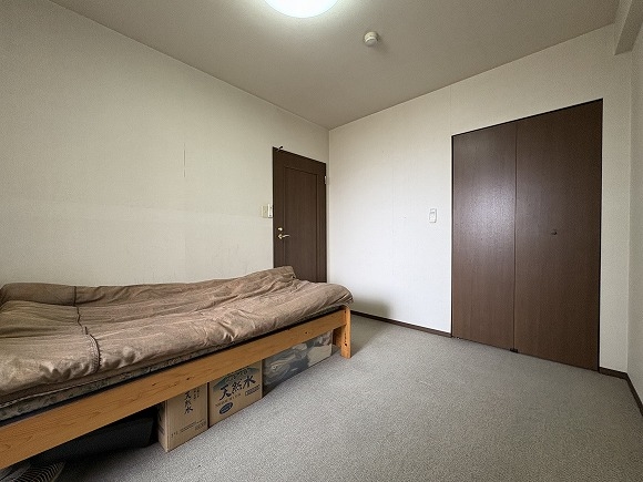 洋室・カーペットフロアでございます