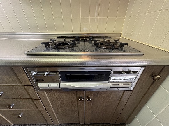 ガスタイプ・三口コンロ