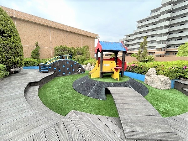 お子様を遊ばせられる居住者専用キッズガーデン