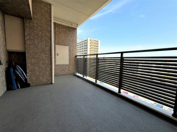 プライバシー性の高い約12.45㎡の独立した玄関ポーチ