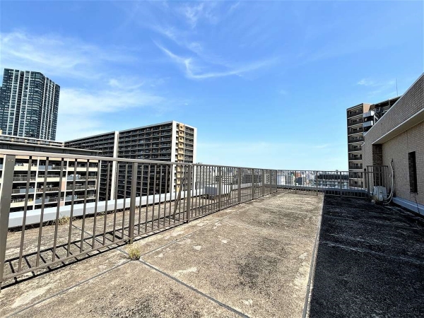 独立した約46.35㎡の広々としたルーフバルコニー