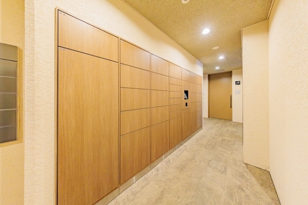 ■宅配ボックス付き