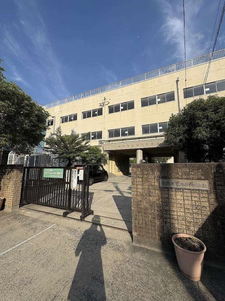 市川小学校まで徒歩９分