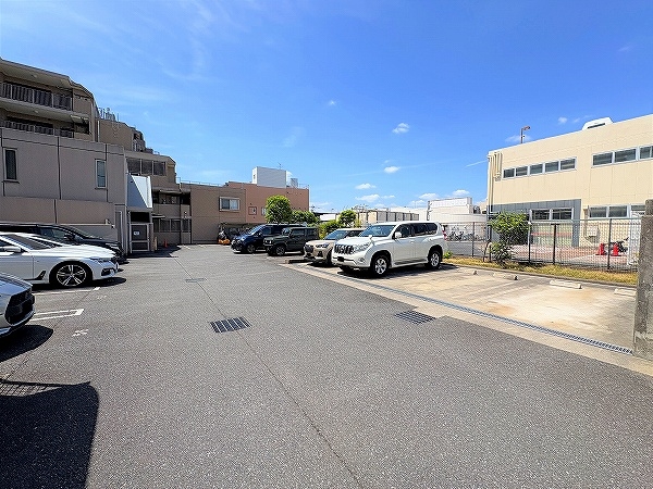 平置き・機械式の両方を備えた駐車場