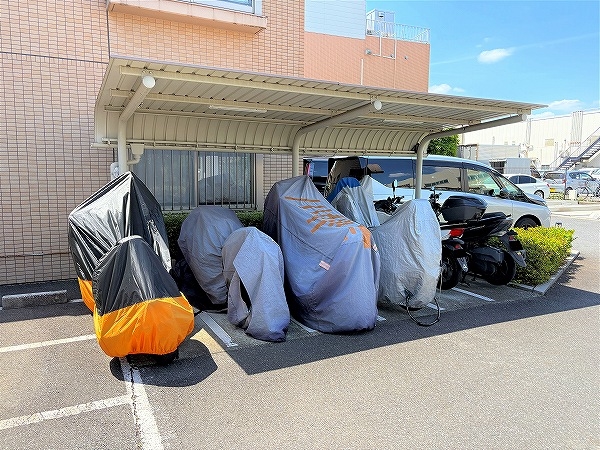敷地内にバイク置場を設置