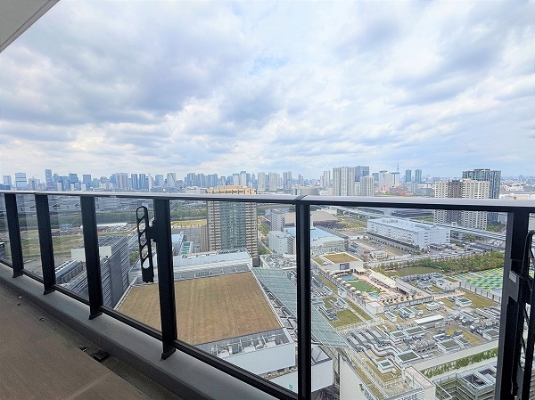 バルコニーは奥行１．８５ｍございます