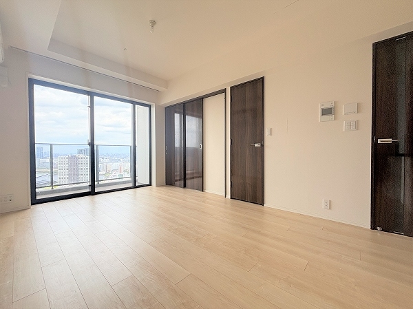 リビングダイニングには足元から温まるTES式床暖房付き