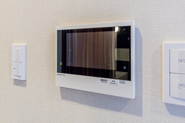 来訪者を確認できるTVモニター付インターホン