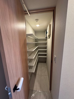 【シューズインクローゼット】ご家族の靴もすっきり片付くシューズインクローゼットを完備。