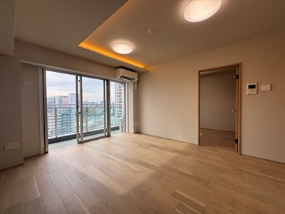 【リビング】室内リフォーム済につき、お引越し当日から快適にお住まいいただけます。