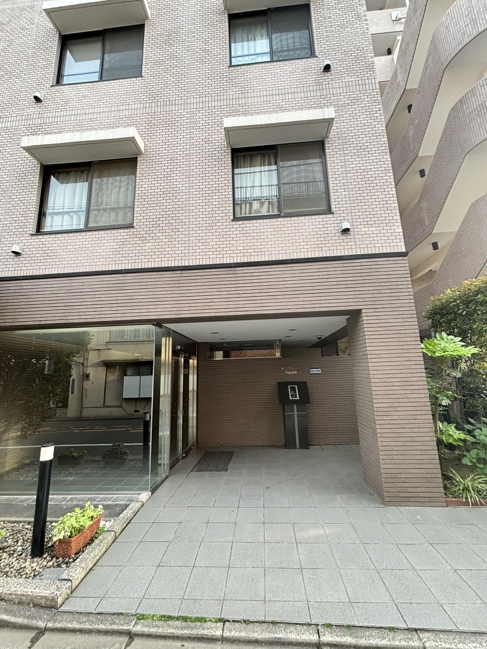 【外観写真】都営大江戸線/東京メトロ東西線「門前仲町」駅まで徒歩7分。通勤、通学の選択肢も広がり、ライフスタイルの変化にも対応しやすい立地が魅力です。