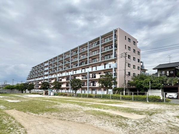 総戸数114戸、京成松戸線「元山」駅徒歩１７分