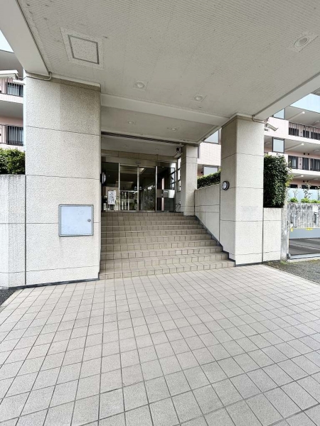サブエントランスがございます。