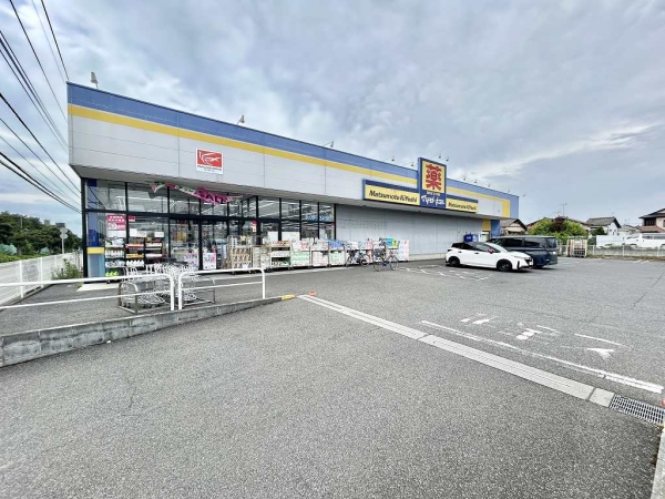 マツモトキヨシ六高台店まで徒歩3分（約220ｍ）