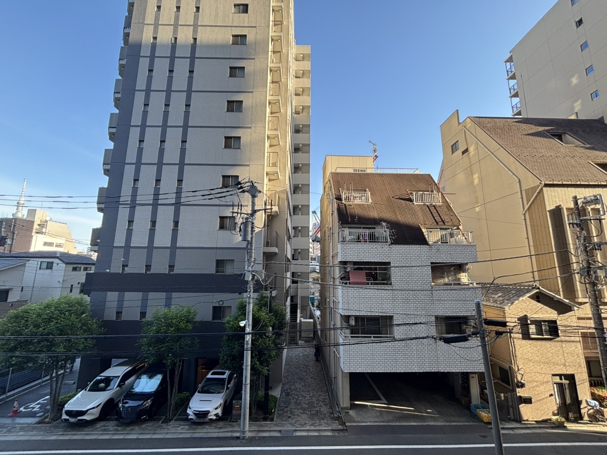 【住戸からの眺望】3階部分、南向きバルコニーからの眺望です。前面道路に面しており、開放感があります。※眺望は将来に渡って保証するものではありません。
