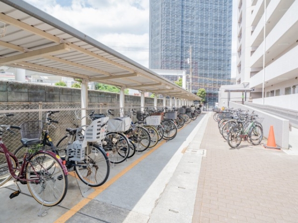 雨に濡れにくい屋根付き駐輪場