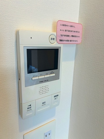 来訪者の顔を確認できるTVモニター付きインターホン