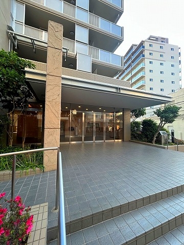 エントランス前