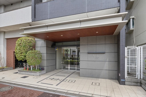 大通り側エントランス