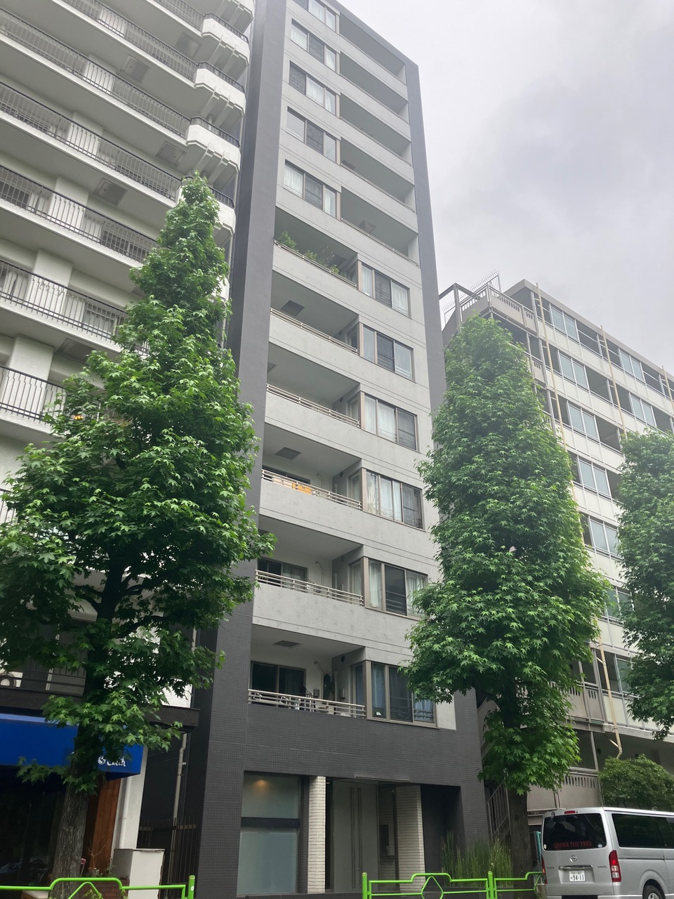 【レグノ・ヴェール明石町】東京メトロ日比谷線「築地」駅まで徒歩8分、東京メトロ有楽町線「新富町」駅まで徒歩9分。2駅2路線が利用可能で、都心部へのアクセスもスムーズに行えます。