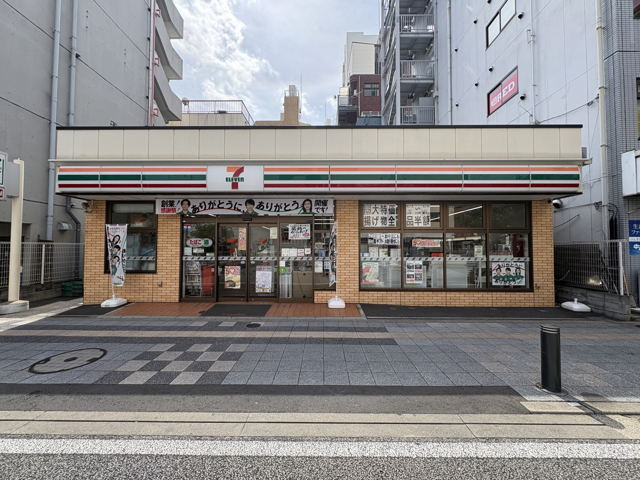 【セブンイレブン墨田タワービュー通り店】徒歩3分。24時間営業のコンビニです。気軽に立ち寄れる距離にあり、買い忘れやちょっとした買い出しに便利です。