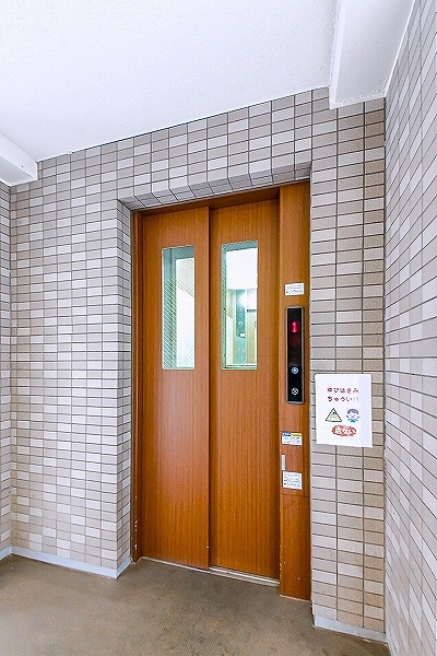 マンション内エレベーターは２基ございます