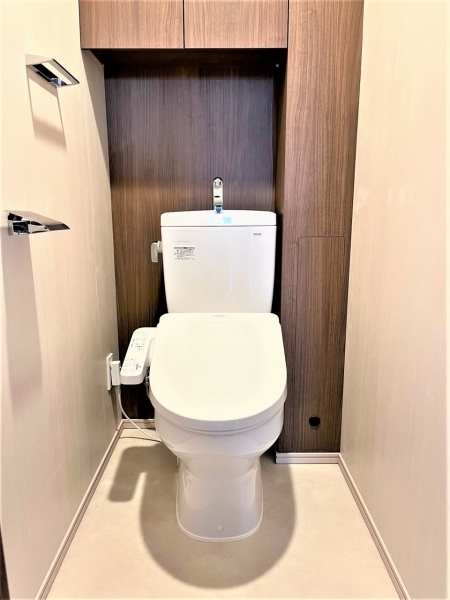 節水トイレです。温水便座・ウォシュレットも完備