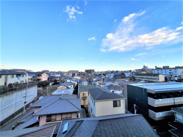５階部分で目の前が戸建ての為、眺望良好です