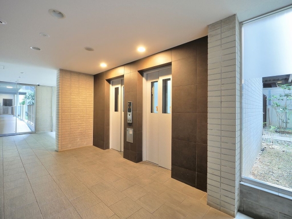 マンションのエレベーターは2基ございます。