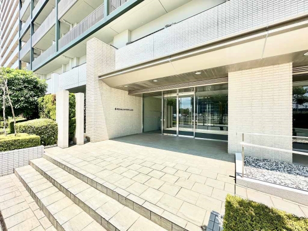 メインエントランスは綺麗な状態が保たれています！