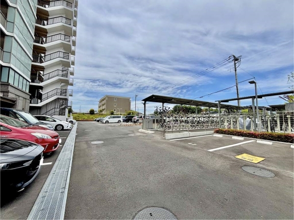 全車平面駐車場を完備※空き状況は担当者までお尋ねください
