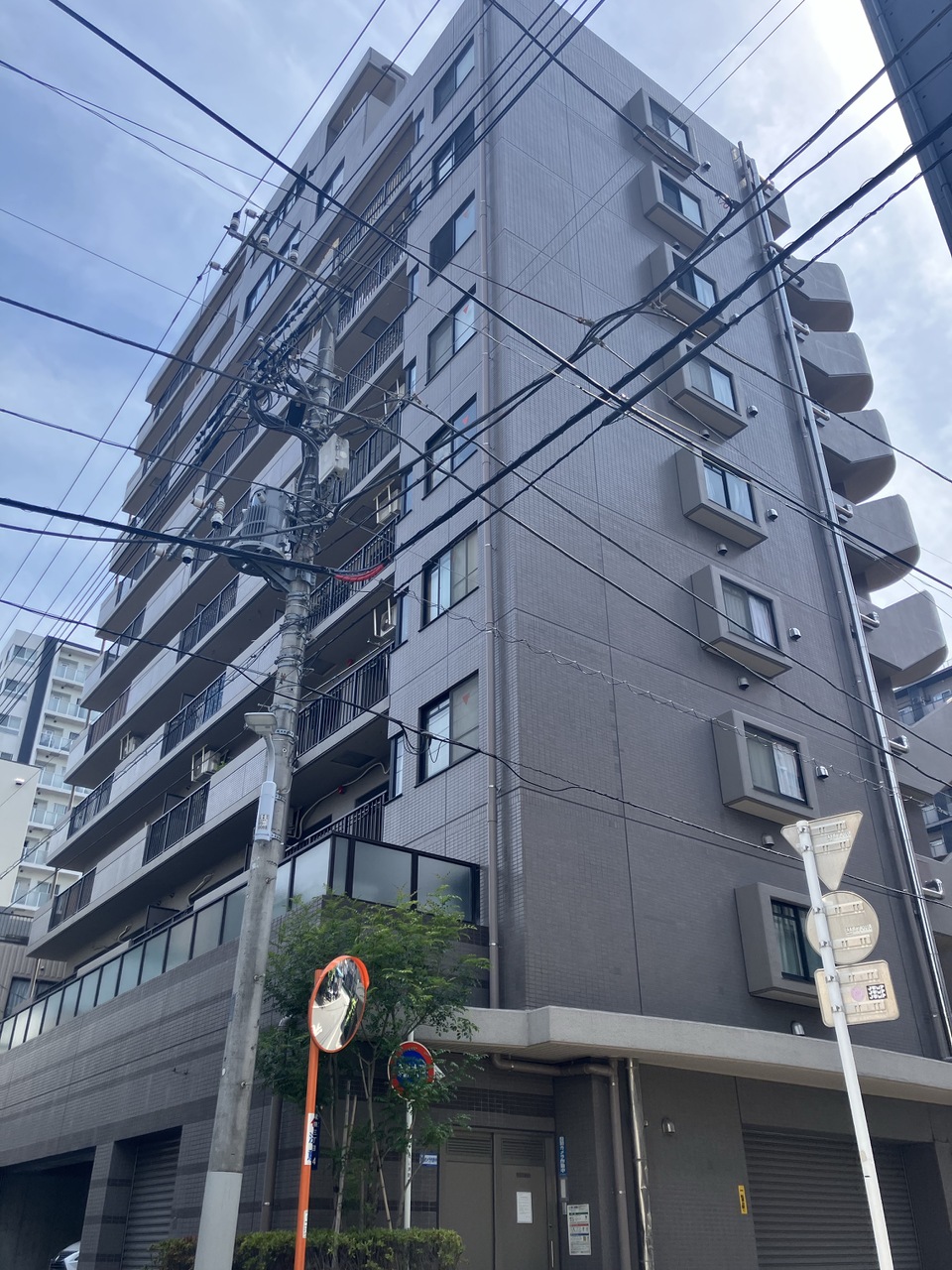 【サンクレスト竜泉】東京メトロ日比谷線「三ノ輪」駅まで徒歩5分。11階建て総48戸。毎日の通勤や休日のお出かけにも便利な立地です。