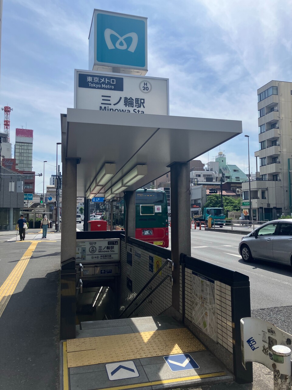 【東京メトロ日比谷線「三ノ輪」駅】徒歩5分。中目黒方面・北千住方面へアクセス可能です。エレベーターが設置されており、重い荷物を持っている際の移動もスムーズにできます。