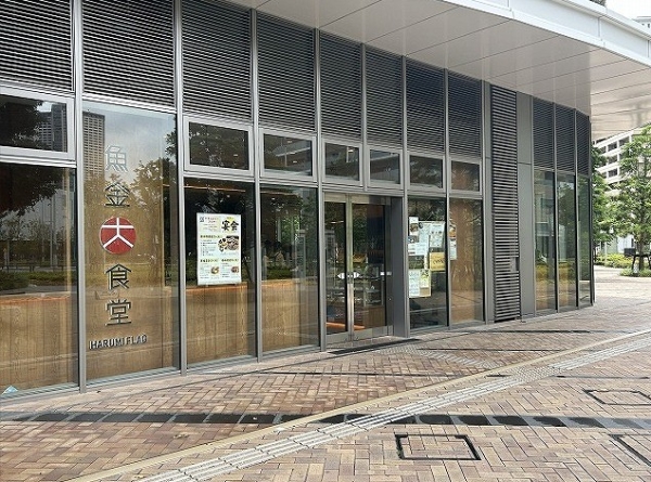 一階にある飲食店