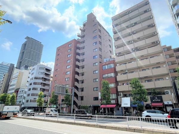 新大橋通り沿いの落ち着いたマンション