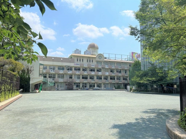 中央区立有馬小学校まで徒歩5分