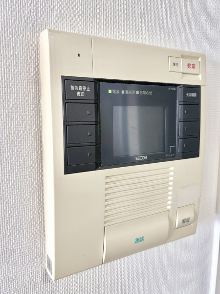 急な来訪でも安心なモニター付きオートロックシステム採用