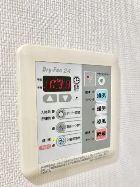 雨の日でも洗濯物を乾かせる浴室乾燥機搭載