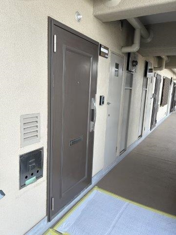 ダブルロック式玄関ドア