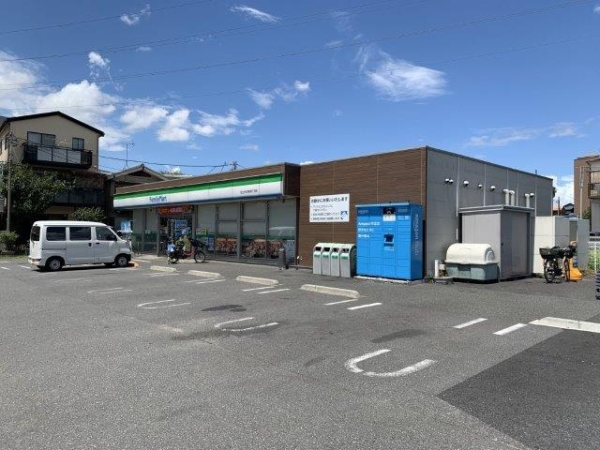 ファミリマート中央本町4丁目店　約190ｍ　徒歩3分
