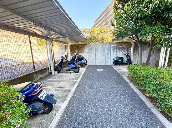 敷地内バイク置場