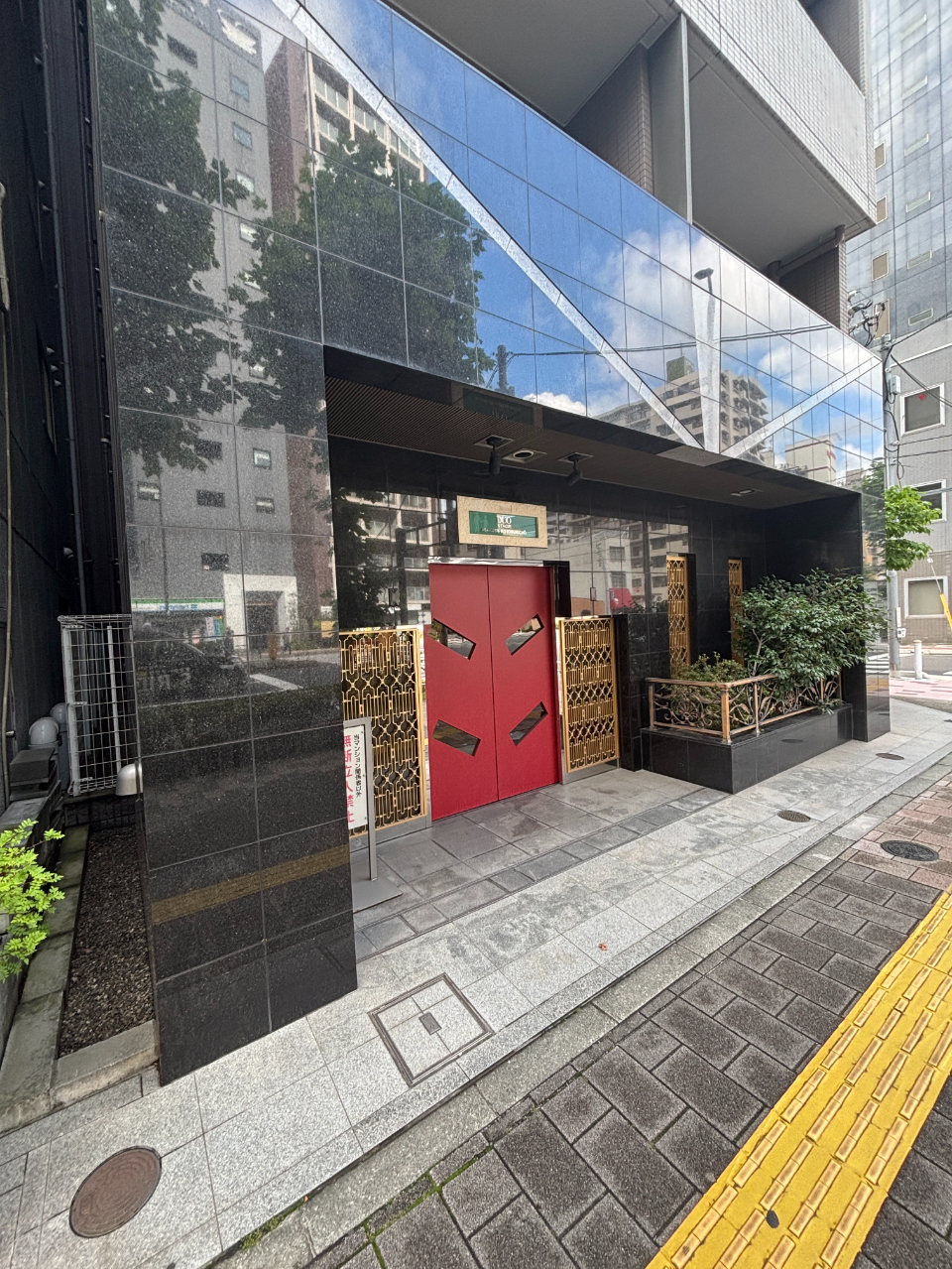 【エントランス】最寄り駅である、東京メトロ銀座線「田原町」駅まで徒歩3分。都営地下鉄大江戸線・浅草線「蔵前」駅なども利用でき、交通アクセスに恵まれた立地です。